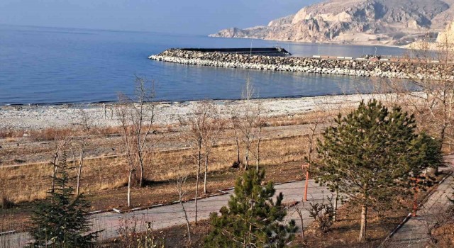 Van Gölünde su seviyesi düşmeye devam ediyor