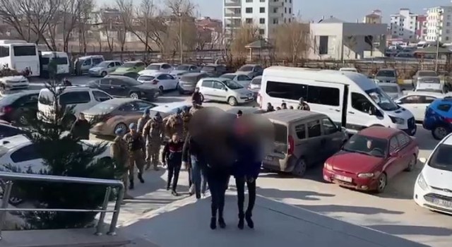 Vanda 12 adrese uyuşturucu operasyonu: 10 tutuklama