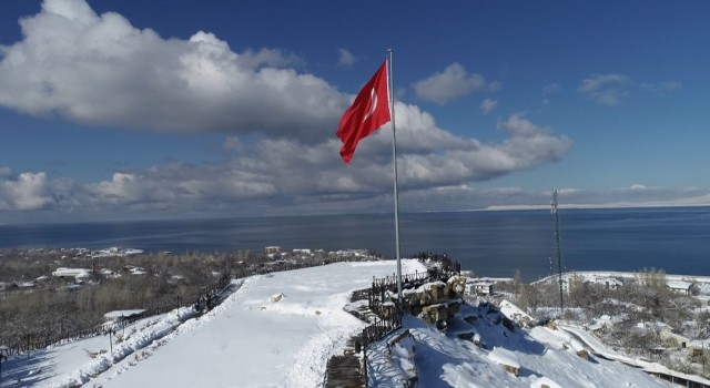 Vanda kar yağışı kartpostallık görüntüler oluşturdu