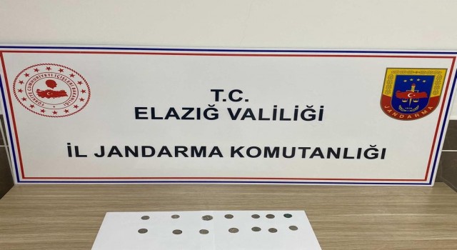‘Vasıf kokladı, peçeteye sarılı 14 adet sikke ele geçirildi