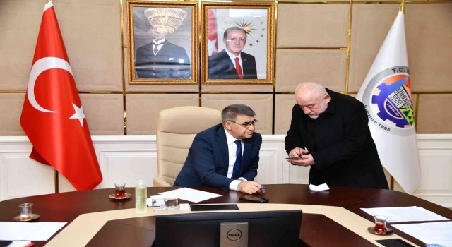 Vatandaşlar halk gününde sorunlarına çözüm arıyor