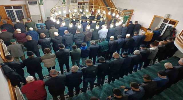 Vatandaşlar sabah namazında buluştu
