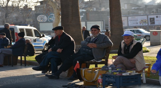 Vatandaşlar yazdan kalma günlerin tadını çıkartıyor