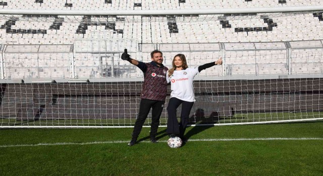 Vodafoneun desteklediği kız futbolcular, ünlü isimlerle penaltı atışı yaptı