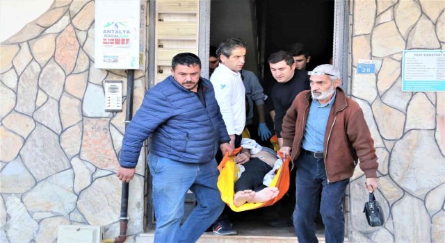 Yakınlarının haber alamadığı tır şoförü, evinde yarı baygın halde bulundu
