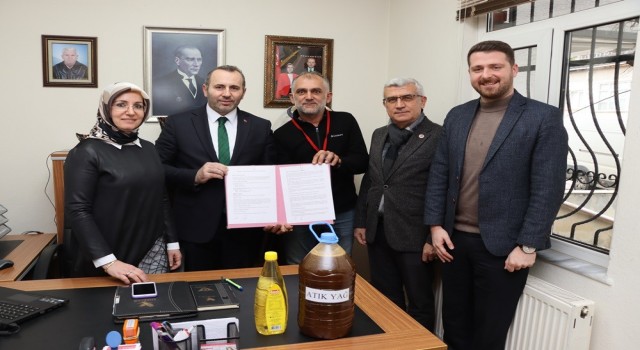 Yalova Belediyesinde 5 litre atık yağ getirene 1 litre ayçiçek yağı hediye