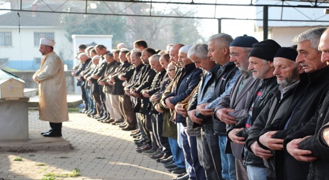 Yangında hayatını kaybeden yaşlı kadın son yolculuğuna uğurlandı