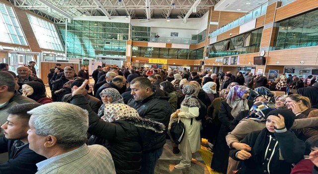 Yarı yıl tatilini kutsal topraklarda geçirecekler: 150 kişilik kafile dualarla uğurlandı
