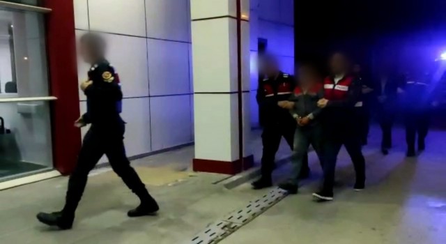 Yaşlı kadını gece maske takıp gasp ettiler, JASATa yakalandılar