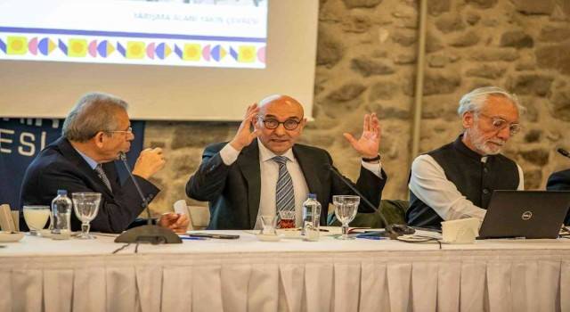 Yıkılan belediye binası için karar toplantısı