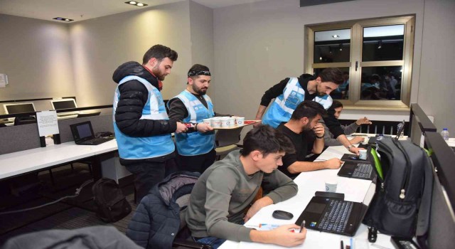 Yıldırımda ders çalışmaya salep molası
