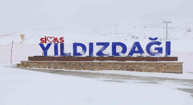 Yıldız Dağı Kayak Merkezinde kar kalınlığı 15 santimetreye ulaştı