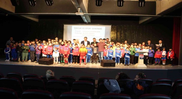 Yıldız futbolcuların sorunları seminerde ele alındı