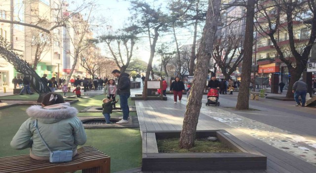 Yılın ilk gününde Eskişehir sokakları boş kalmadı