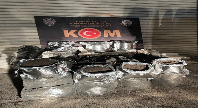 Yüksekovada 1 ton 350 kilo kaçak çay ele geçirildi