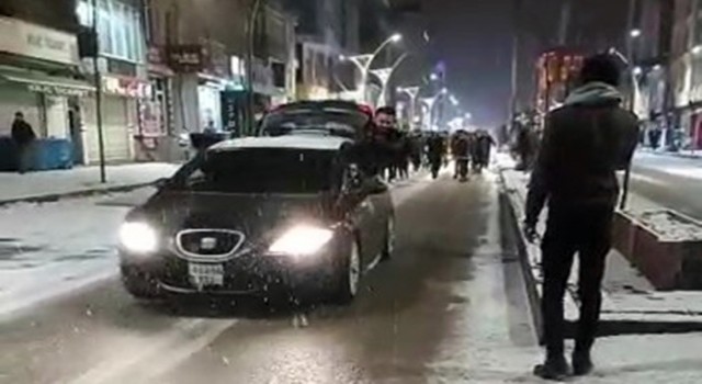 Yüksekovada Galatasaraylılar sevinçlerini caddelere taşıdı