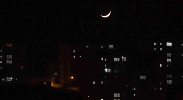 Yüksekovada hilal hayran bıraktı