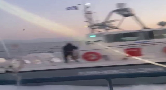 Yunan Sahil Güvenliğinden taşlı ve silahlı taciz