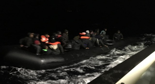 Yunanistanın ölüme ittiği 64 düzensiz göçmen kurtarıldı
