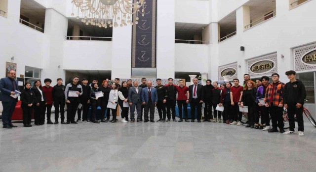 Yurt dışında stajlarını tamamlayan Yoncalı MTAL öğrencilerine belgeleri verildi