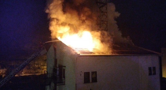 Yusufelinde yakıt istasyonu yakınında korkutan yangın