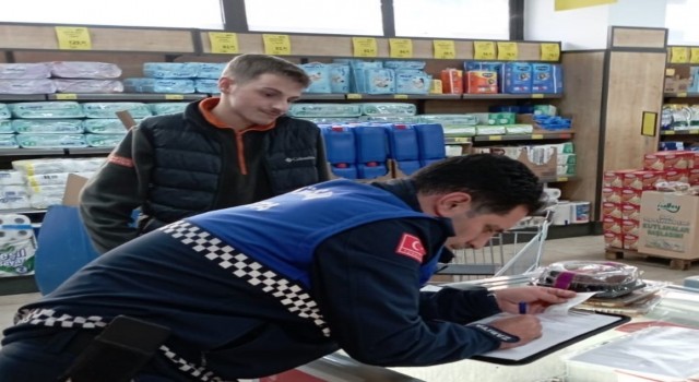 Zincir markette tarihi geçmiş ürünler bulundu