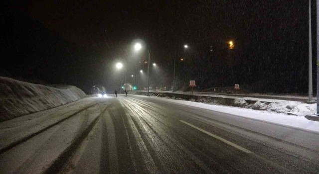 Zonguldak-Ankara Kara Yolunda kar yağışı etkili oldu