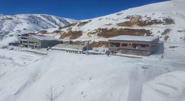 1 metre karda depremzedeleri helikopterle böyle kurtardılar