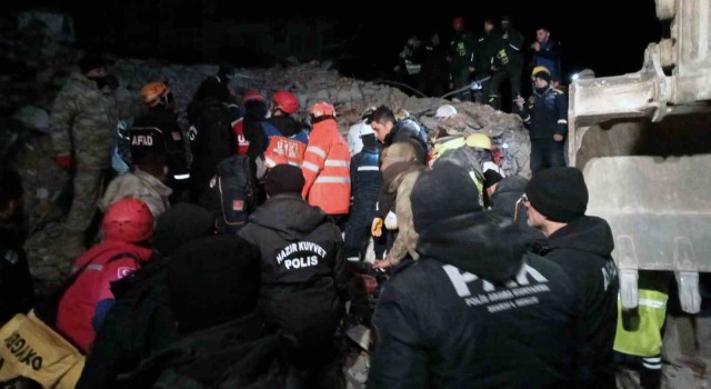 112 saat sonra enkazdan kurtarıldı
