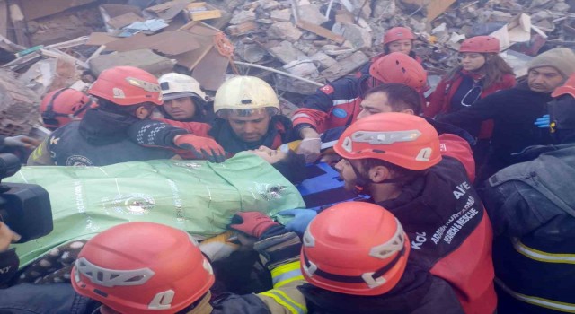 12 yaşındaki Muhammeti kurtaran itfaiye eri mutluluktan böyle ağladı
