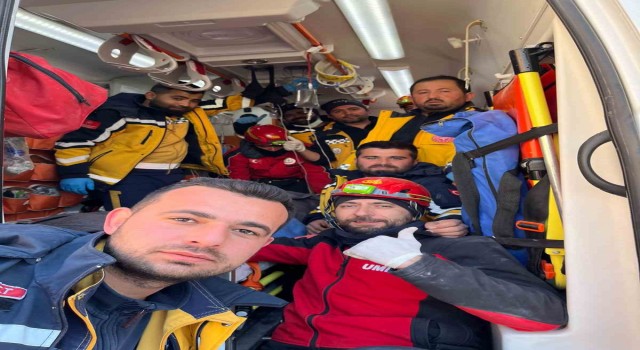 152. saatte göçük altından çıkartılan 85 yaşındaki kadının sağlık durumu iyi