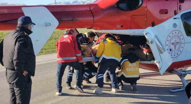 198inci saatte enkazdan sağ çıkartılan Muhammed helikopterle Diyarbakıra sevk edildi