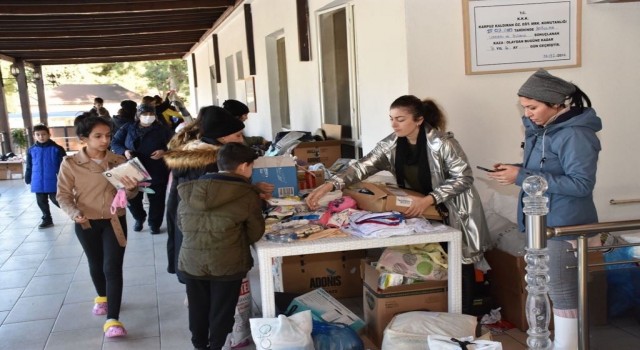 3üncü Piyade Eğitim Tugay Komutanlığı depremzedelerle yakından ilgileniyor
