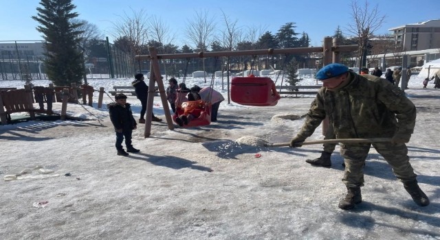 41inci Komando Tugay Komutanlığı yardım faaliyetlerine devam ediyor