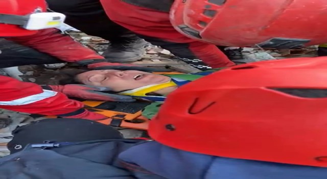 52 saat sonra kurtarıldı, sevinç gözyaşları döktü: Hepinizi çok seviyorum