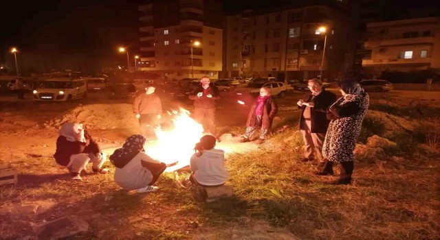 6.4 büyüklüğündeki depreme evde yakalanan vatandaş o anı gözyaşları ile anlattı
