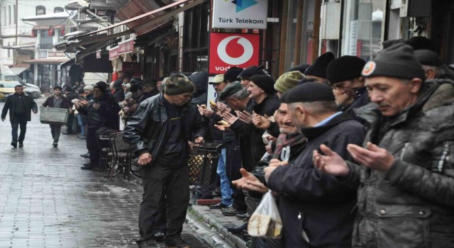 7 asırdır süren gelenekte depremzedeler için dua edildi