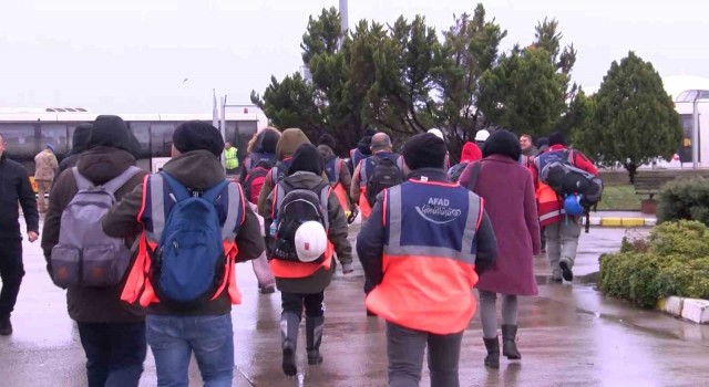 700 kişilik arama kurtarma ekibi, Sabiha Gökçen Havalimanından deprem bölgesine gitti