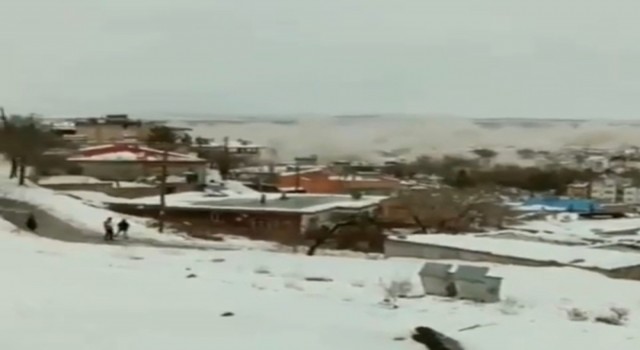 7.6lık deprem Elbistanı böyle vurdu; toz bulutu gökyüzünü kapladı