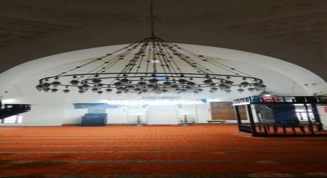 7.6lık depremin hissedildiği Kastamonuda cami avizeleri böyle sallandı