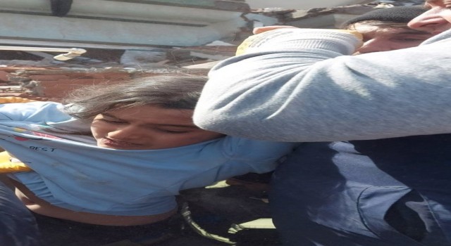 8 yaşındaki Zeynep 31 saat sonra kurtarıldı