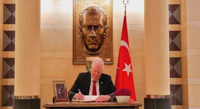 ABD Hava Kuvvetleri Sekreteri Kendall, Türkiyenin Washington Büyükelçiliğinde taziye defterini imzaladı