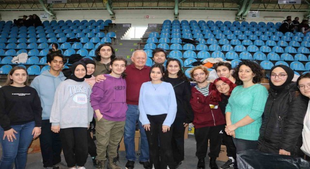 ABD vatandaşı depremzedeler için gönüllü olarak görev yapıyor