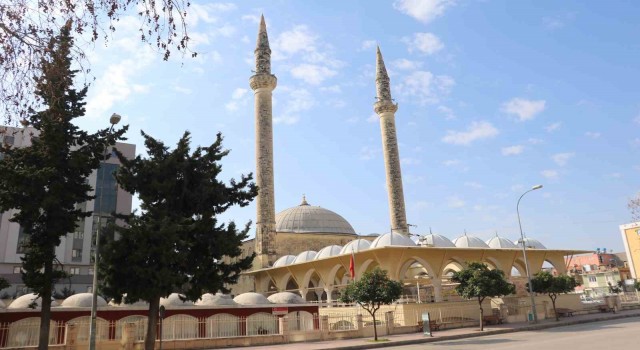 Adanada 150 cami minaresi ağır hasar aldı