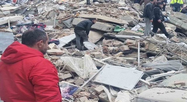 Adanada 8 kişi için Belur Apartmanında umutlu bekleyiş