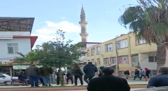 Adanada hasarlı minare kontrollü yıkıldı