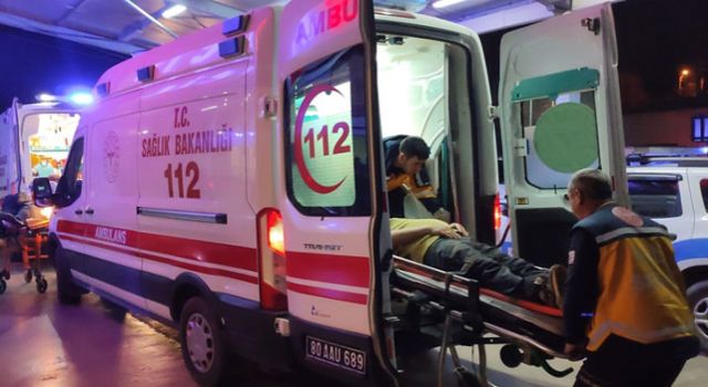 Adana'da otomobil ve panelvanın çarpışması sonucu 4 kişi yaralandı