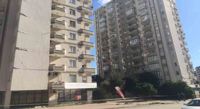 Adanada yüzlerce bina ağır hasar aldı