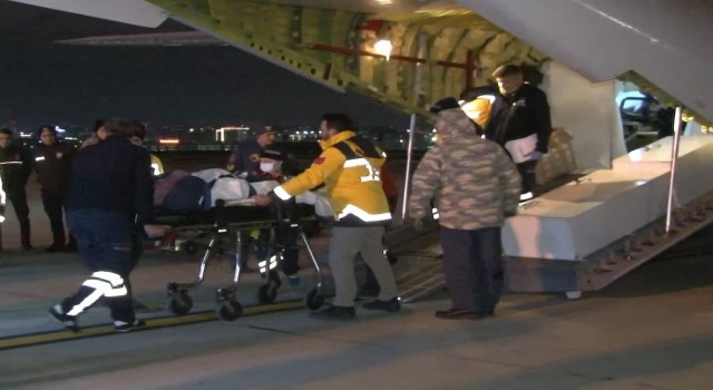Adanadan 4 yaralı askeri ambulans uçakla İstanbula getirildi