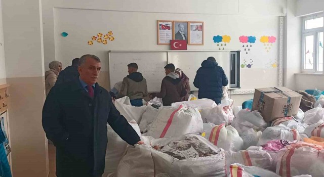 Adilcevazdan deprem bölgesine yardım eli